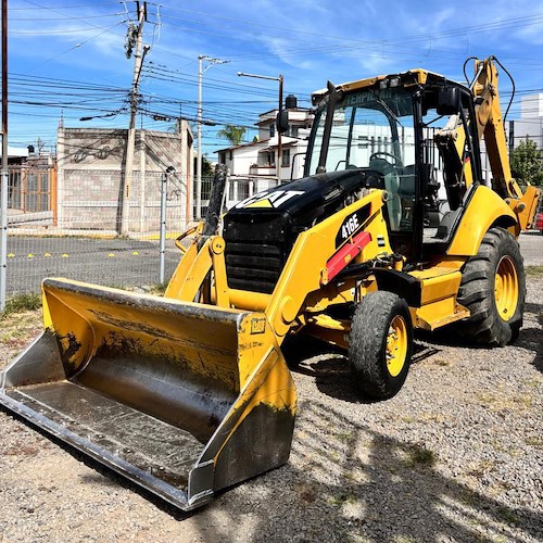 Retroexcavadora Caterpillar Usada a Precio de Remate